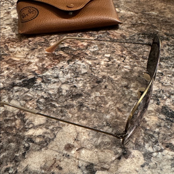 Ray-Ban RB3025 Aviator Sunglasses with Tan Case - Picture 3 of 5